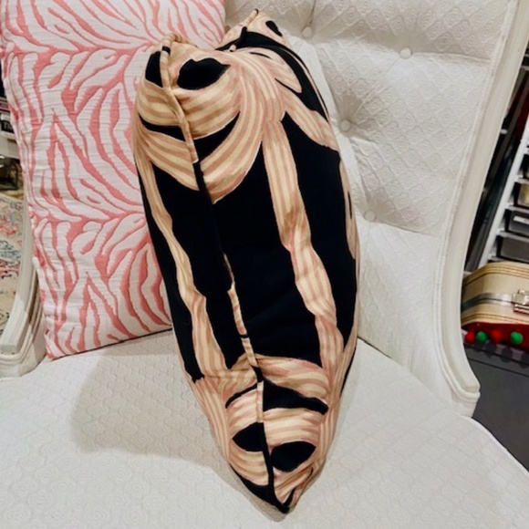 J14-Vintage Waverly Custom-Made Accent Pillow Black with Ribbon/Bows - Picture 3 of 6